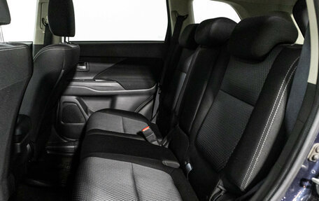 Mitsubishi Outlander III рестайлинг 3, 2018 год, 1 979 000 рублей, 10 фотография