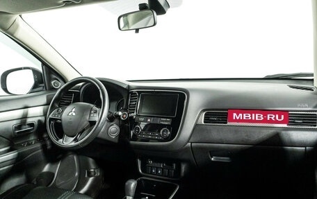 Mitsubishi Outlander III рестайлинг 3, 2018 год, 1 979 000 рублей, 9 фотография