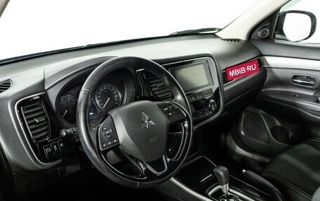 Mitsubishi Outlander III рестайлинг 3, 2018 год, 1 979 000 рублей, 11 фотография