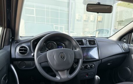 Renault Logan II, 2017 год, 865 000 рублей, 6 фотография