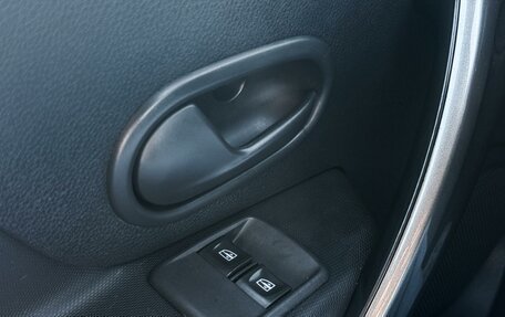 Renault Logan II, 2017 год, 865 000 рублей, 14 фотография