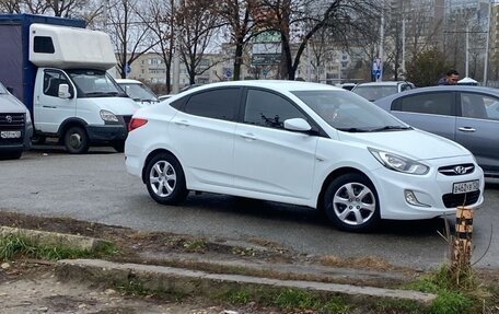 Hyundai Solaris II рестайлинг, 2012 год, 850 000 рублей, 6 фотография