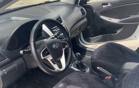 Hyundai Solaris II рестайлинг, 2012 год, 850 000 рублей, 17 фотография