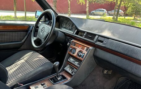 Mercedes-Benz E-Класс, 1993 год, 290 000 рублей, 4 фотография