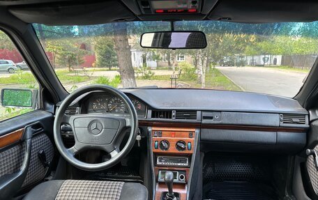 Mercedes-Benz E-Класс, 1993 год, 290 000 рублей, 3 фотография