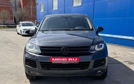 Volkswagen Touareg III, 2011 год, 2 300 000 рублей, 2 фотография