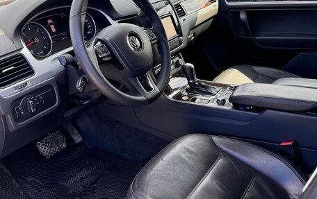 Volkswagen Touareg III, 2011 год, 2 300 000 рублей, 11 фотография