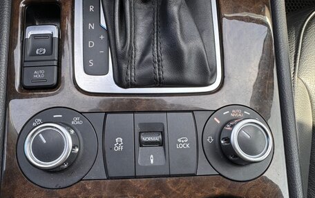 Volkswagen Touareg III, 2011 год, 2 300 000 рублей, 17 фотография