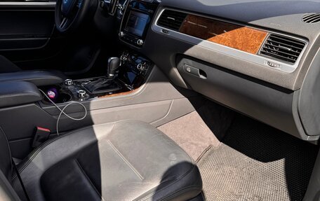Volkswagen Touareg III, 2011 год, 2 300 000 рублей, 27 фотография