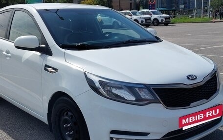 KIA Rio III рестайлинг, 2016 год, 990 000 рублей, 10 фотография