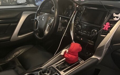 Mitsubishi Pajero Sport III рестайлинг, 2018 год, 3 992 000 рублей, 7 фотография