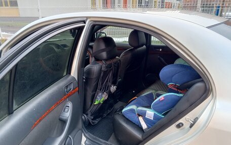 Toyota Avensis III рестайлинг, 2003 год, 610 000 рублей, 8 фотография