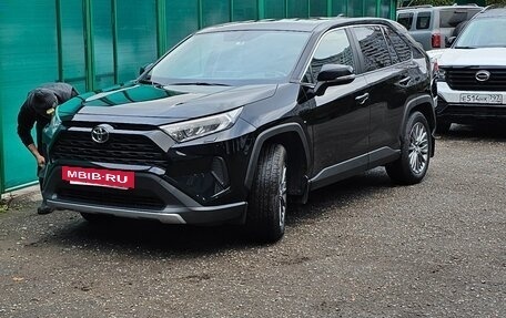 Toyota RAV4, 2021 год, 3 200 000 рублей, 2 фотография