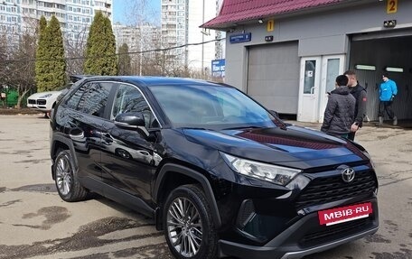 Toyota RAV4, 2021 год, 3 200 000 рублей, 4 фотография