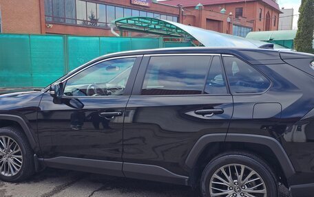 Toyota RAV4, 2021 год, 3 200 000 рублей, 6 фотография