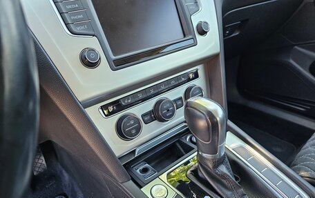 Volkswagen Passat B8 рестайлинг, 2015 год, 1 850 000 рублей, 16 фотография