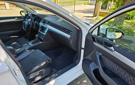 Volkswagen Passat B8 рестайлинг, 2015 год, 1 850 000 рублей, 13 фотография