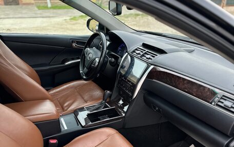 Toyota Camry, 2016 год, 1 900 000 рублей, 6 фотография