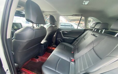 Toyota RAV4, 2020 год, 1 980 000 рублей, 11 фотография