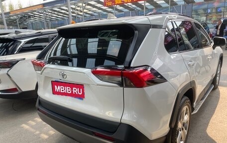 Toyota RAV4, 2020 год, 1 980 000 рублей, 7 фотография