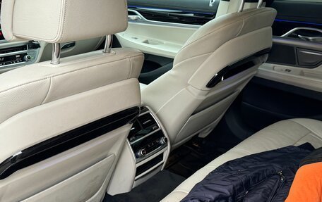 BMW 7 серия, 2018 год, 4 300 000 рублей, 9 фотография