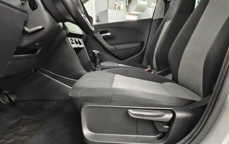 Volkswagen Polo VI (EU Market), 2011 год, 550 000 рублей, 10 фотография