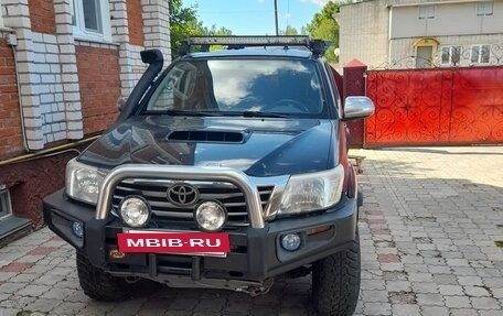 Toyota Hilux VII, 2012 год, 1 999 999 рублей, 2 фотография
