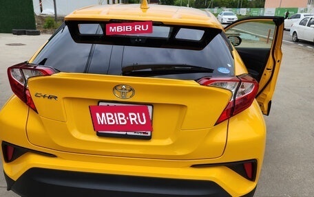 Toyota C-HR I рестайлинг, 2020 год, 2 100 000 рублей, 2 фотография
