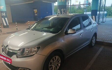 Renault Logan II, 2017 год, 600 000 рублей, 3 фотография