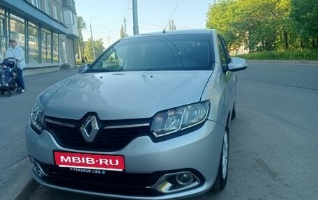 Renault Logan II, 2017 год, 600 000 рублей, 4 фотография