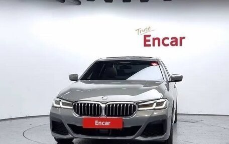 BMW 5 серия, 2022 год, 3 550 000 рублей, 2 фотография