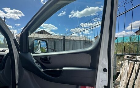 Hyundai H-1 II рестайлинг, 2009 год, 1 400 000 рублей, 10 фотография