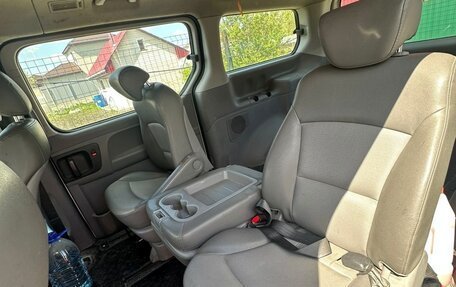 Hyundai H-1 II рестайлинг, 2009 год, 1 400 000 рублей, 17 фотография