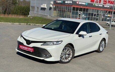 Toyota Camry, 2021 год, 3 500 000 рублей, 2 фотография
