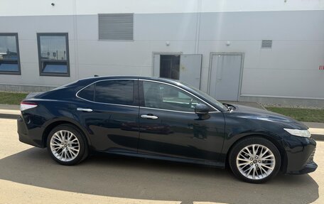Toyota Camry, 2019 год, 2 650 000 рублей, 2 фотография