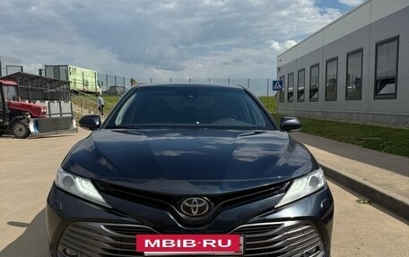 Toyota Camry, 2019 год, 2 650 000 рублей, 3 фотография