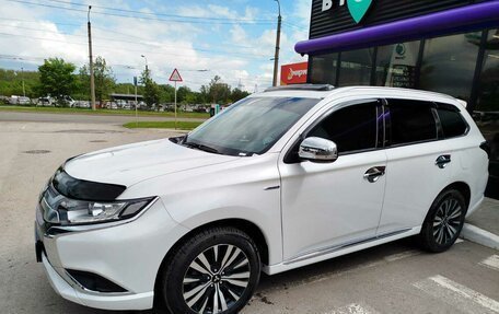 Mitsubishi Outlander III рестайлинг 3, 2022 год, 2 890 000 рублей, 9 фотография