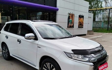 Mitsubishi Outlander III рестайлинг 3, 2022 год, 2 890 000 рублей, 10 фотография