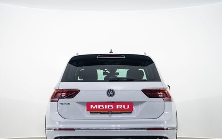 Volkswagen Tiguan II, 2018 год, 2 599 000 рублей, 5 фотография