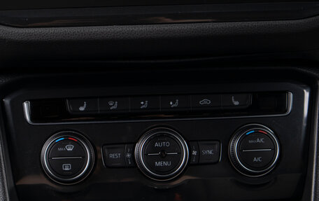 Volkswagen Tiguan II, 2018 год, 2 599 000 рублей, 14 фотография
