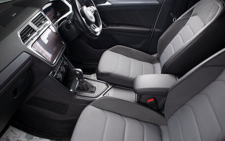 Volkswagen Tiguan II, 2018 год, 2 599 000 рублей, 18 фотография