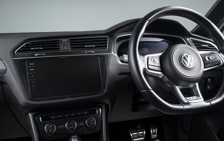 Volkswagen Tiguan II, 2018 год, 2 599 000 рублей, 11 фотография