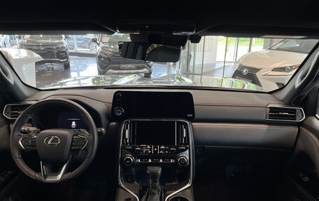 Lexus LX, 2024 год, 15 490 000 рублей, 14 фотография