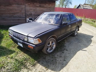 Toyota Crown S130, 1990 год, 150 000 рублей, 1 фотография
