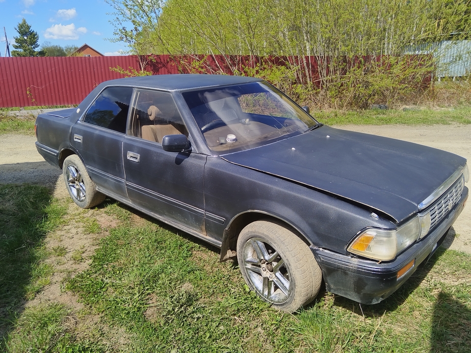 Toyota Crown S130, 1990 год, 150 000 рублей, 3 фотография