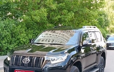 Toyota Land Cruiser Prado 150 рестайлинг 2, 2022 год, 8 700 000 рублей, 1 фотография