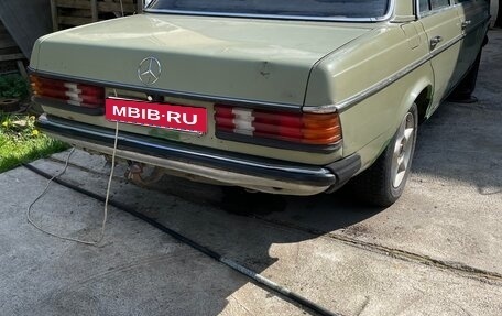 Mercedes-Benz W123, 1983 год, 180 000 рублей, 1 фотография