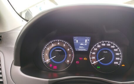 Hyundai Solaris II рестайлинг, 2013 год, 780 000 рублей, 17 фотография