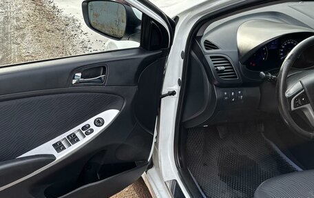 Hyundai Solaris II рестайлинг, 2013 год, 780 000 рублей, 13 фотография