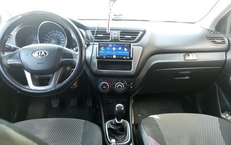 KIA Rio III рестайлинг, 2013 год, 980 000 рублей, 13 фотография